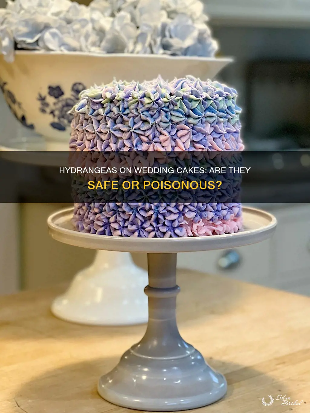 are hydrangeas poisonous on wedding cakes