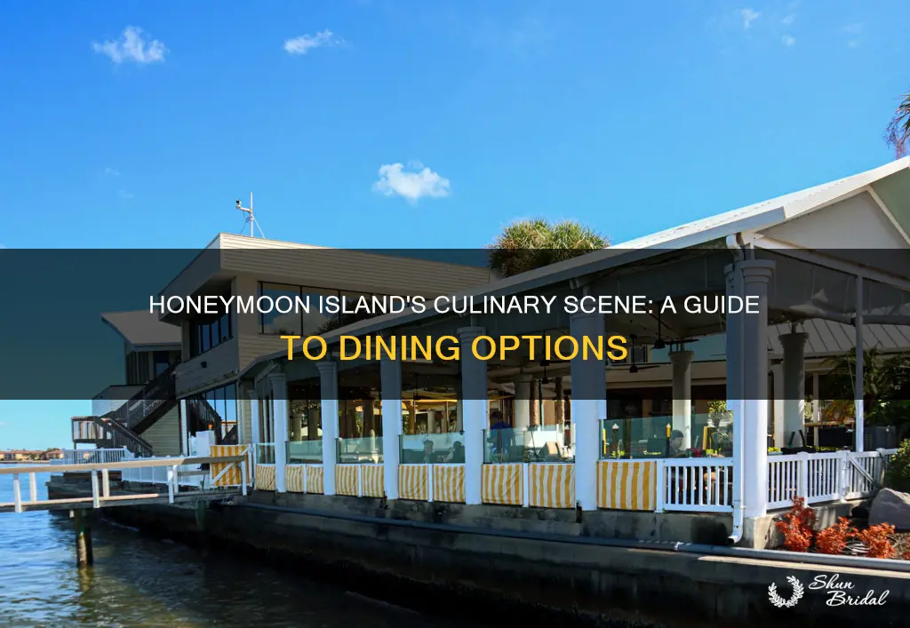 are there restaurants on honeymoon island state park