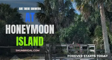 Honeymoon Island: Showers and Amenities Available?