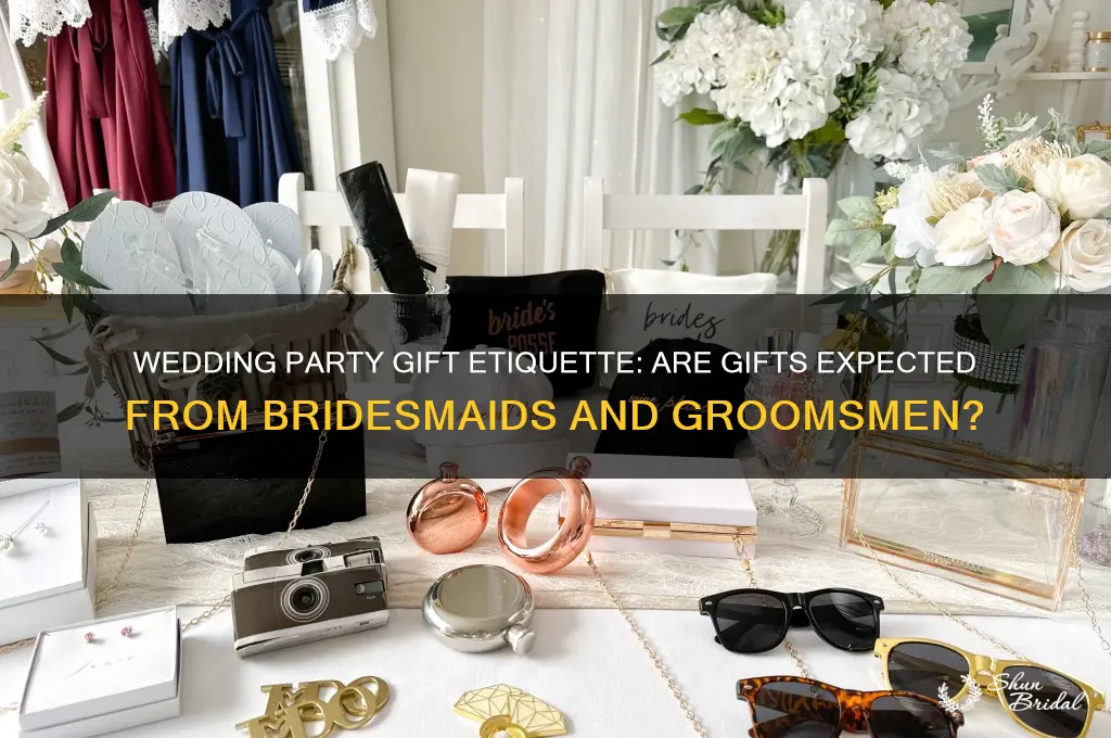 are wedding party members expected ti give gufts