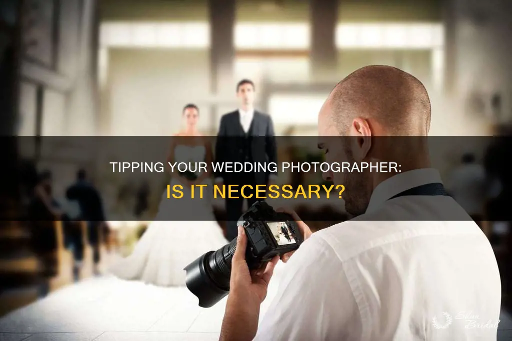 are you supposed to tip your wedding photographer