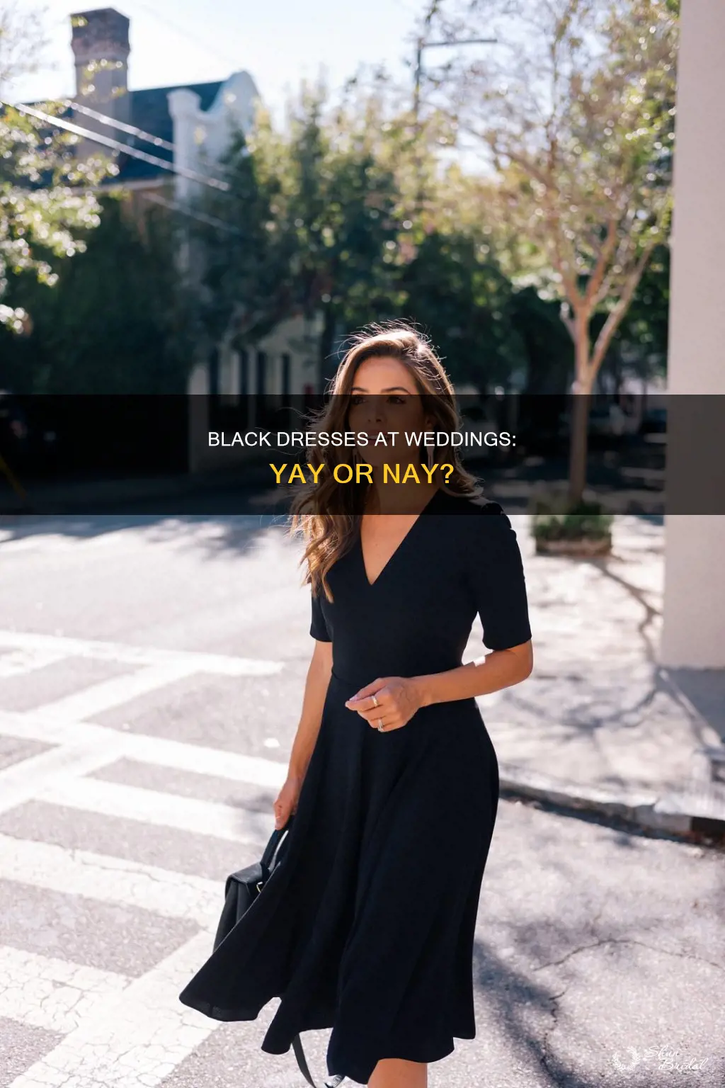 can a woman wear a black dress to a wedding