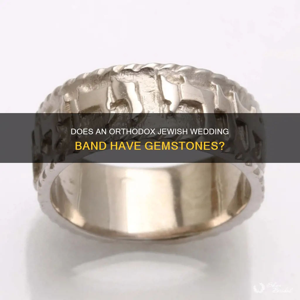 can an orthidox jewish wedding band have stones in it