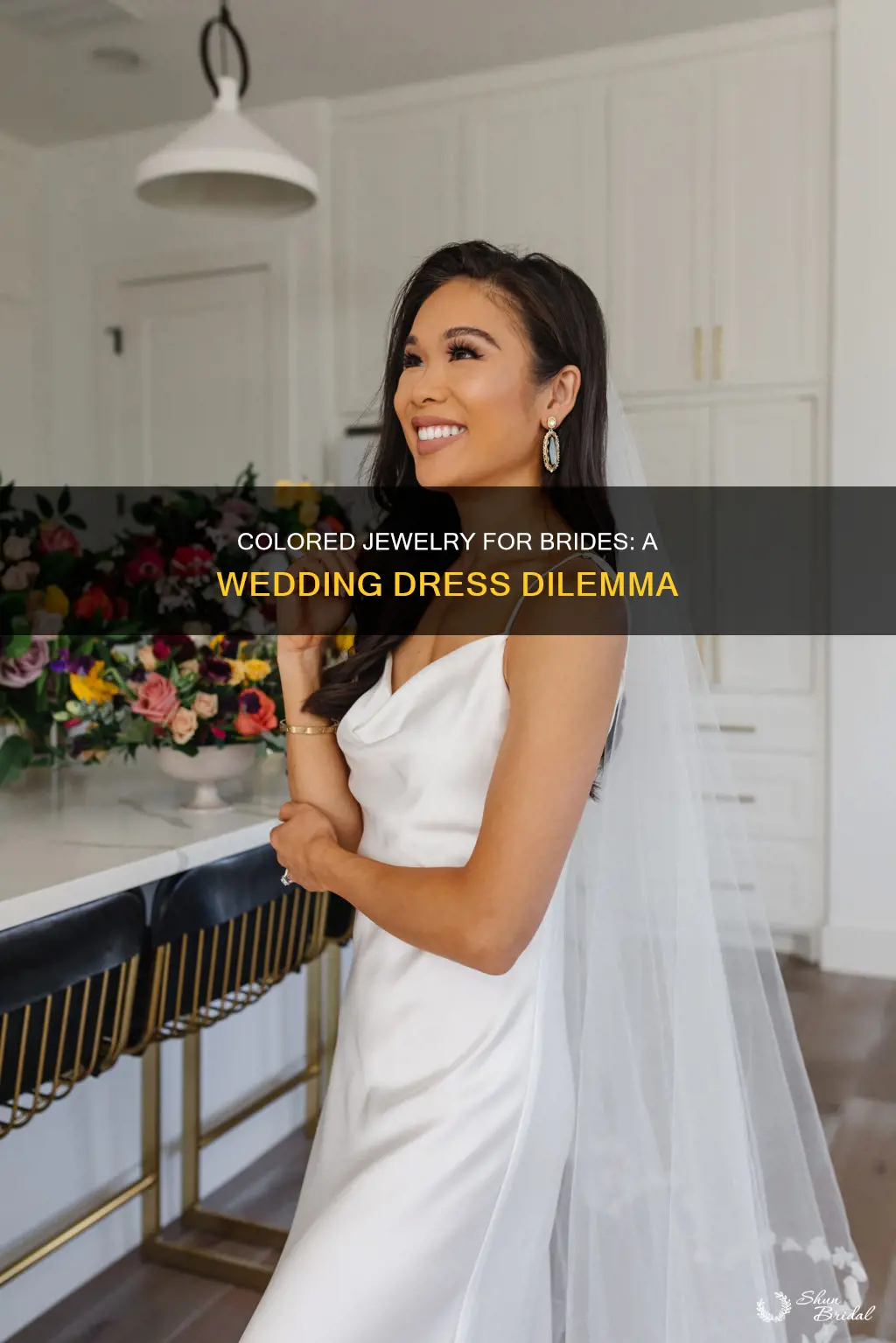 can bride wear colored jewlery with wedding dress