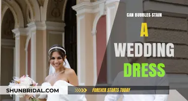 Bubbles and Wedding Dresses: A Stain Risk?