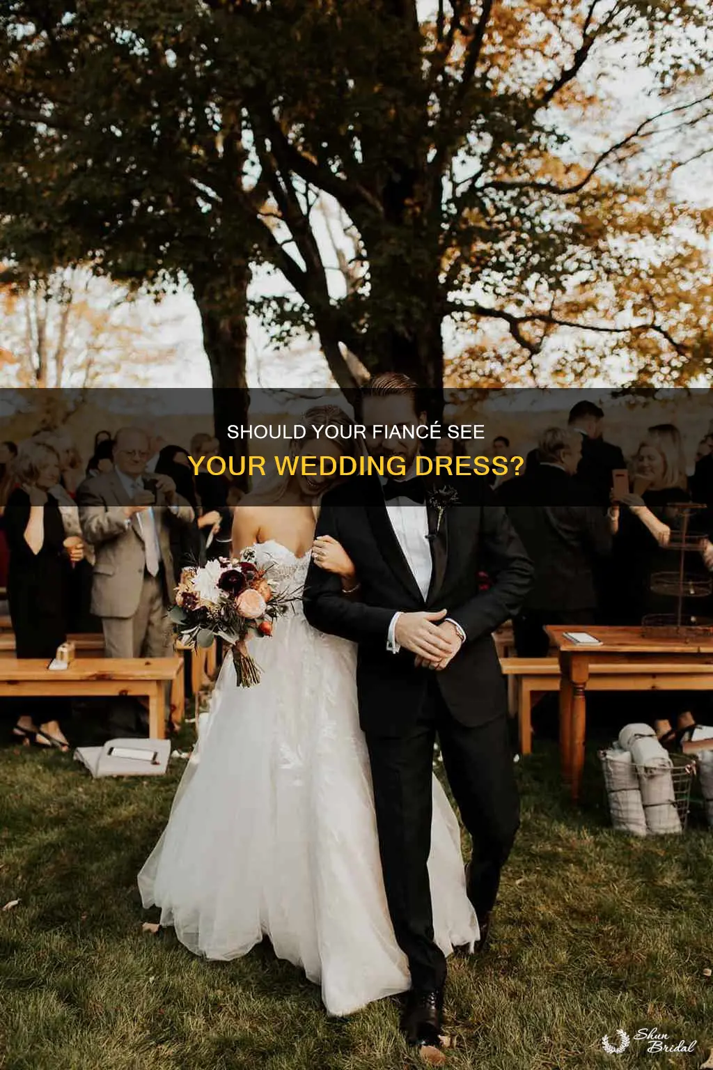 can fiance see wedding dress