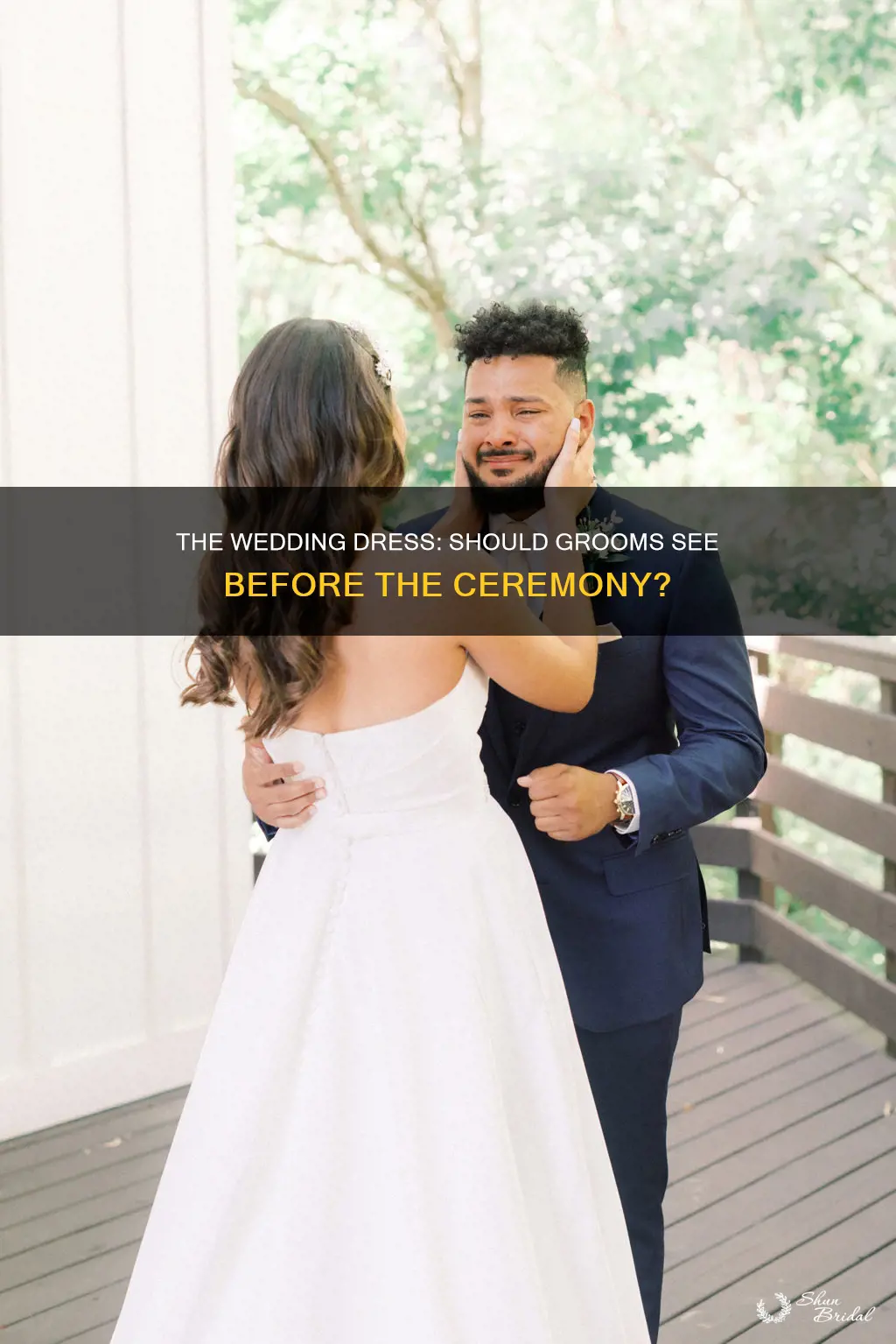 can the groom see the wedding dress