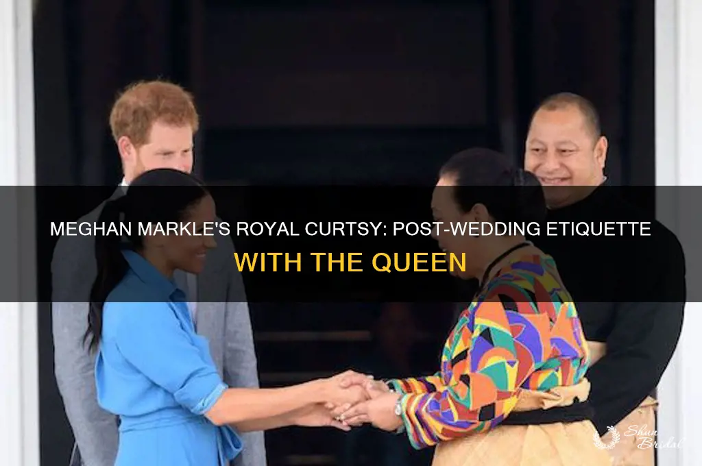 did meghan markle curtsey to queen after wedding ceremony