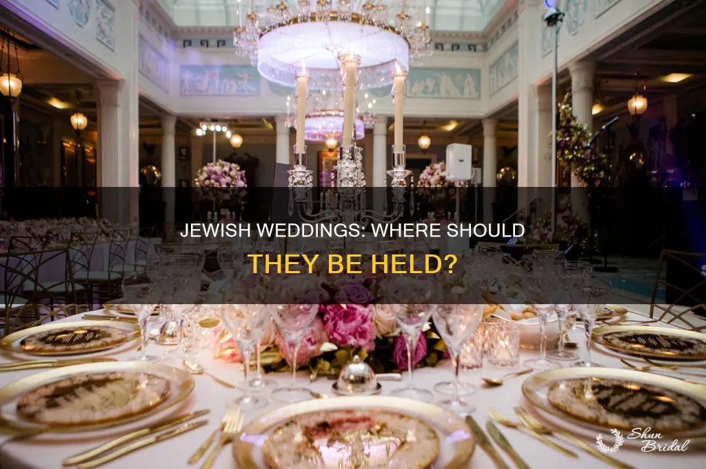 do all jewish weddings have to be in a synagogue