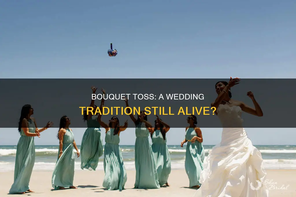 do brides still throw the bouquet at weddings