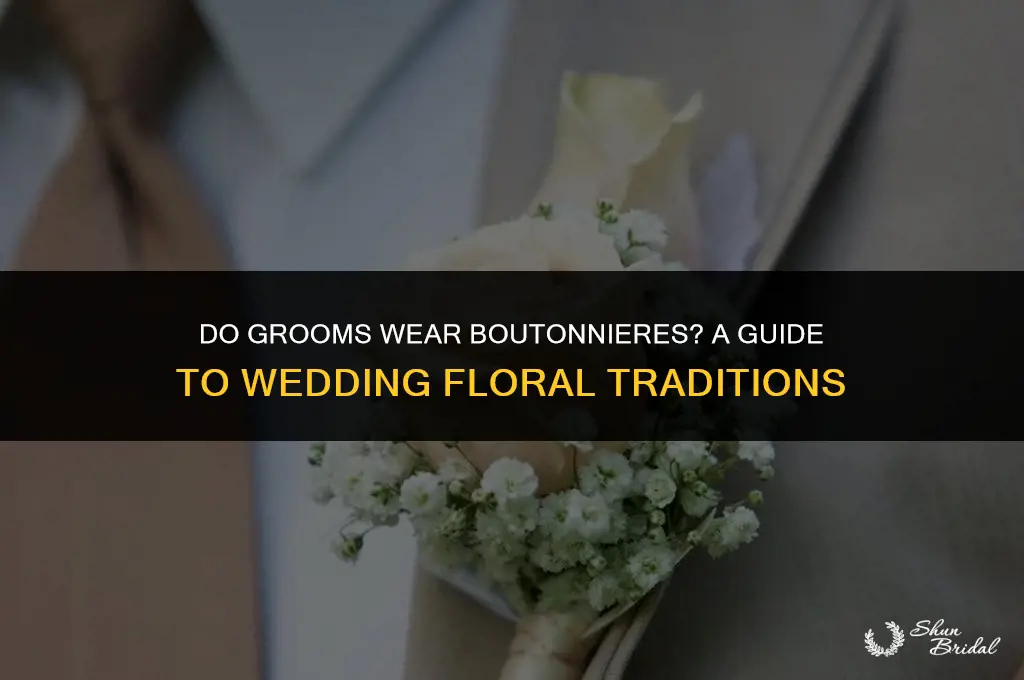 do grooms wear boutonnieres