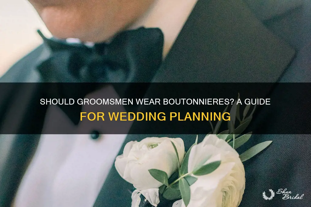 do groomsmen need boutonnieres