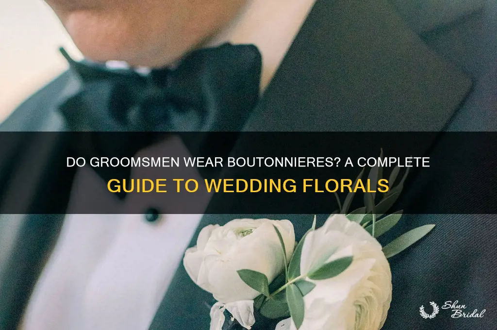do groomsmen wear boutonnieres