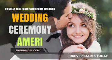 Do Guests Take Photos with the Groom at American Wedding Ceremonies?