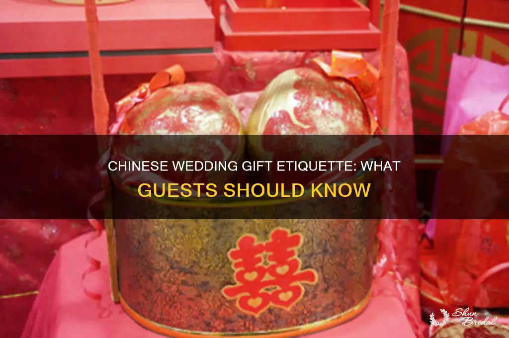 do guests at chinese weddings give gifts to the newlyweds