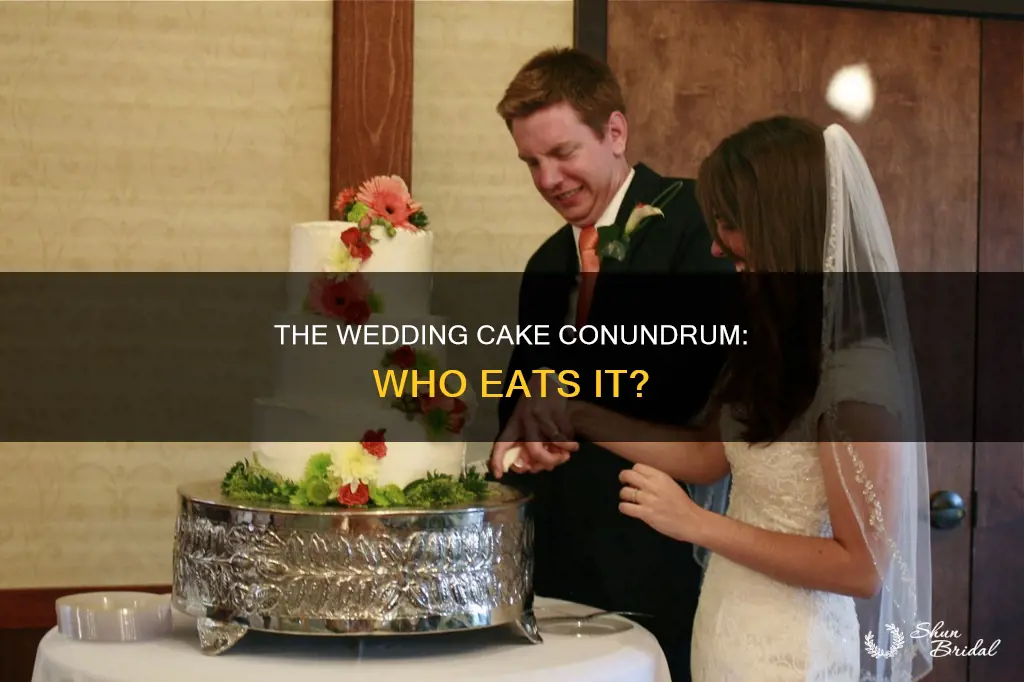 do guests eat the wedding cake