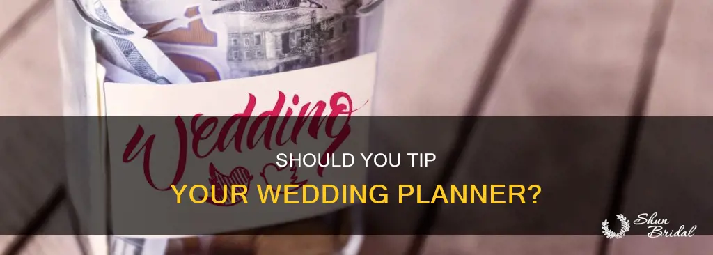do I need to give tip to wedding planner