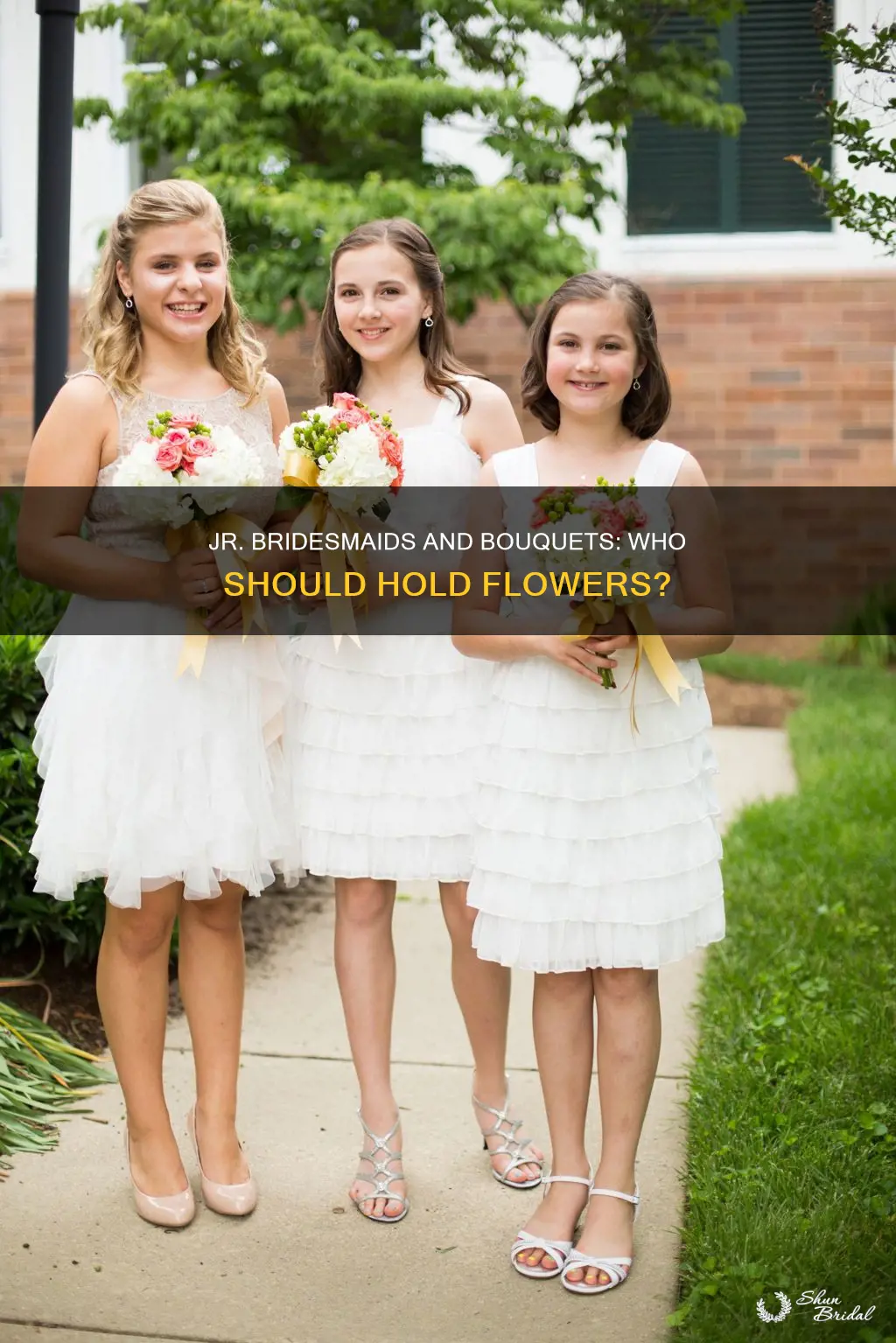 do jr bridesmaids need bouquets