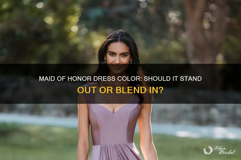do maid of honour wear a different color