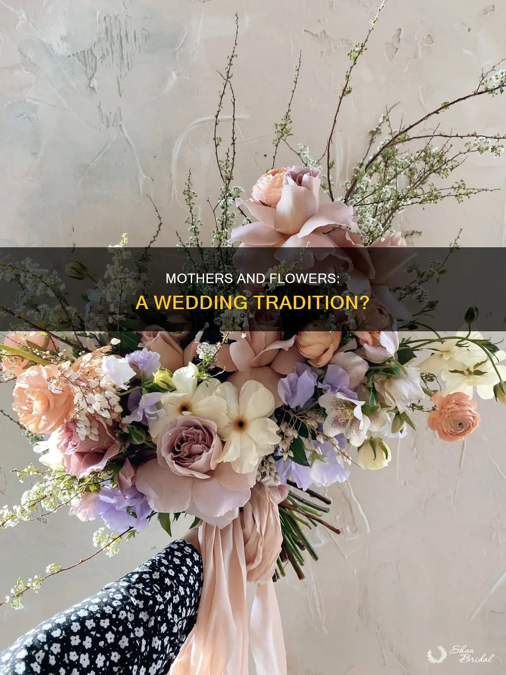 do mothers have to have flowers at wedding