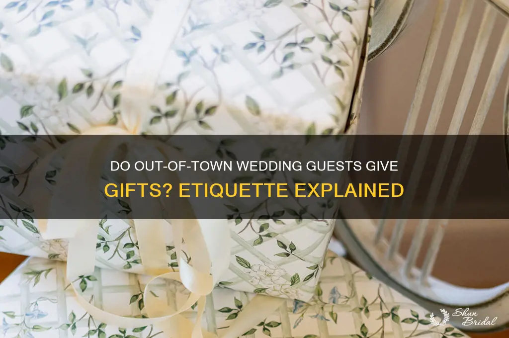 do out of town wedding guests give presents