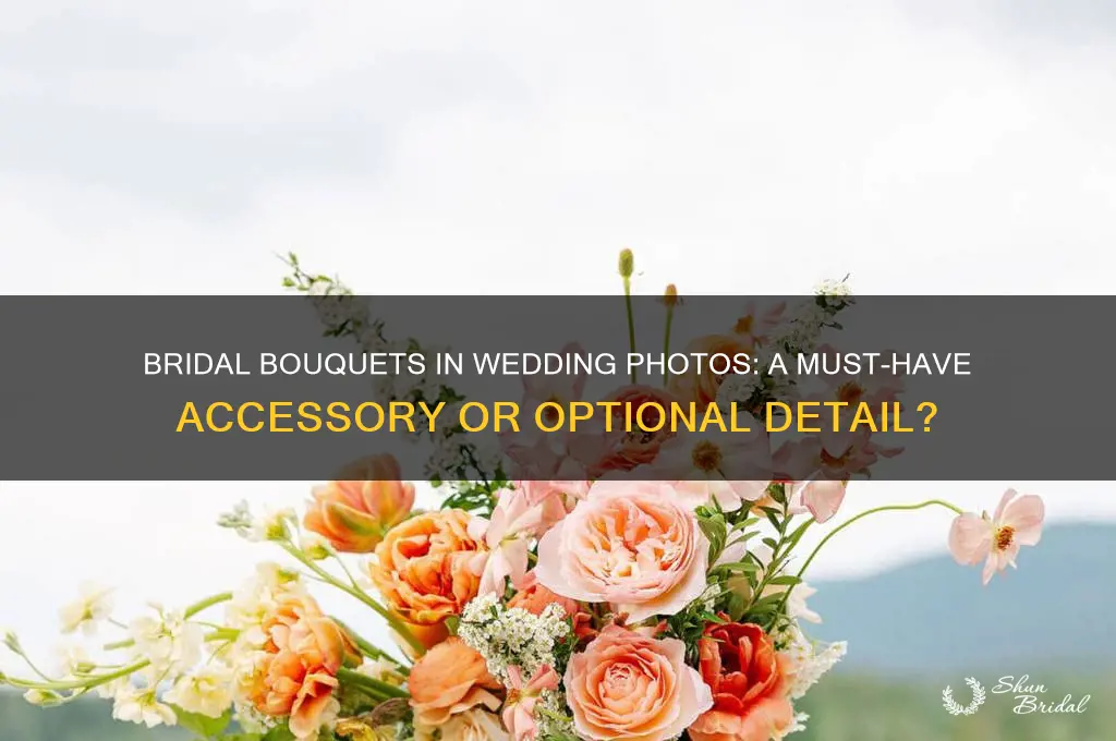 do people have their bridal bouquet when taking wedding picture
