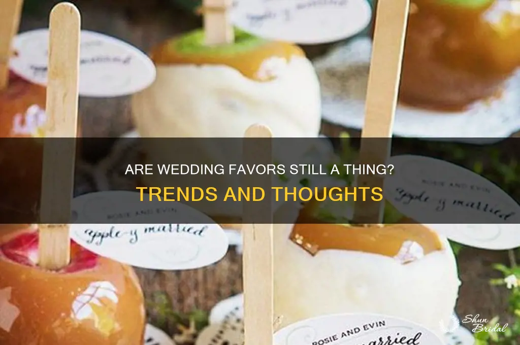 do people still do wedding favors