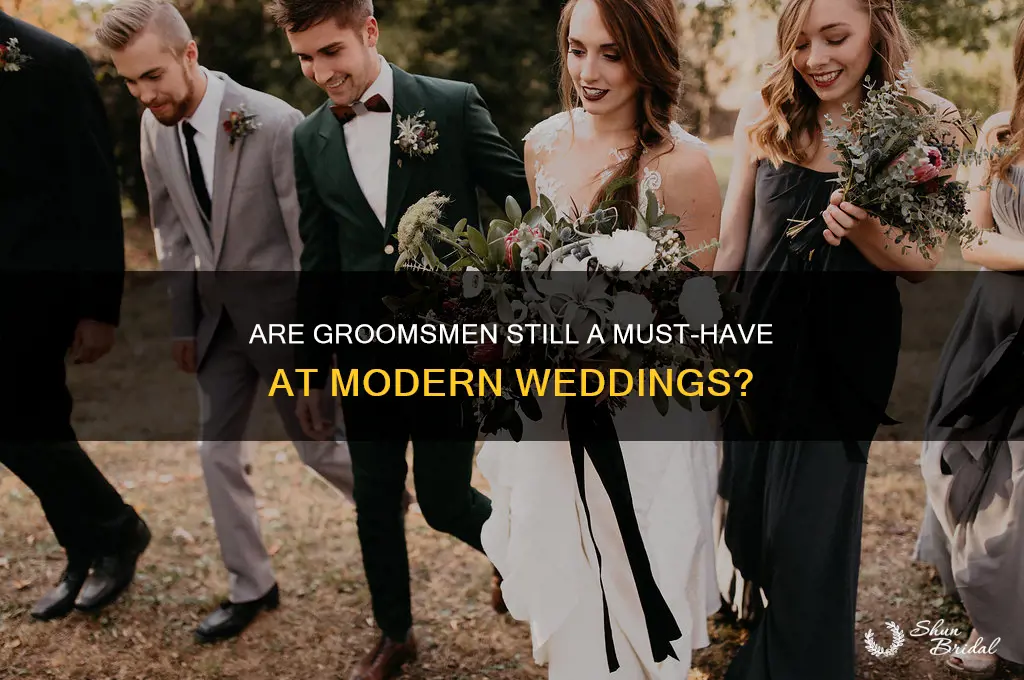 do wedddings stil have groomsmen