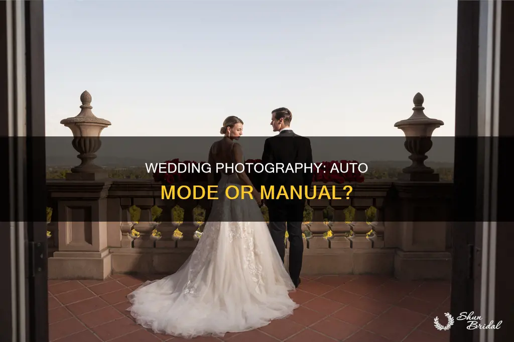 do wedding photographers shoot in auto mode