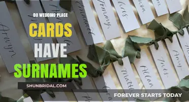 Do Wedding Place Cards Include Surnames? Etiquette Explained