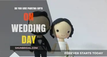 Honoring Parents on Your Wedding Day: Should You Give Them Gifts?