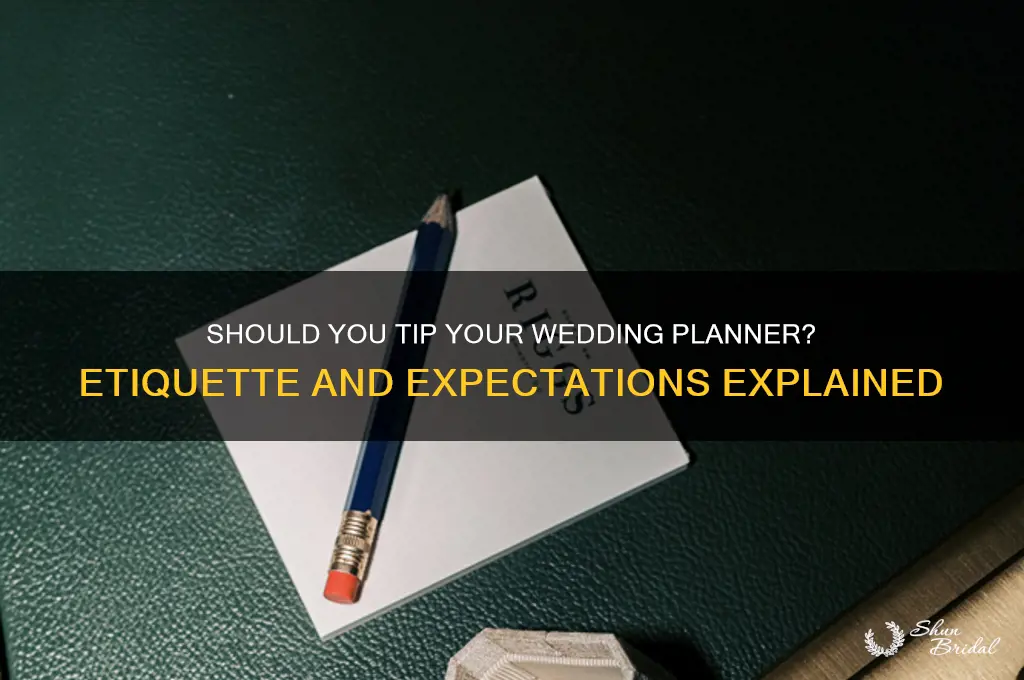 do you have to pay a tip.to a wedding planner