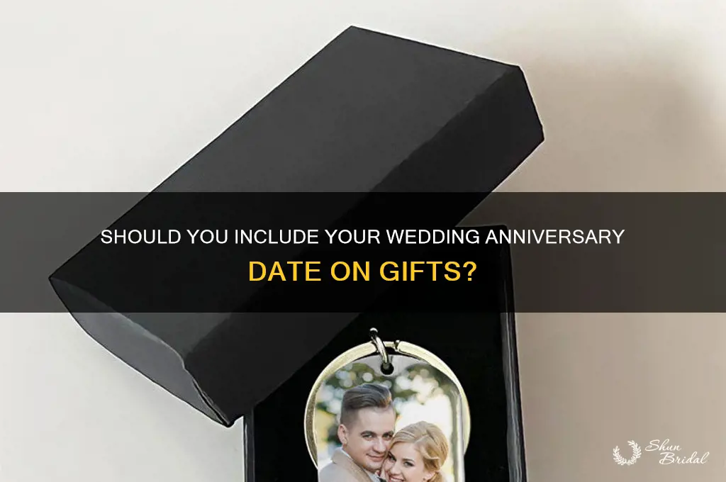 do you put your wedding anniversary date on anniversary gift