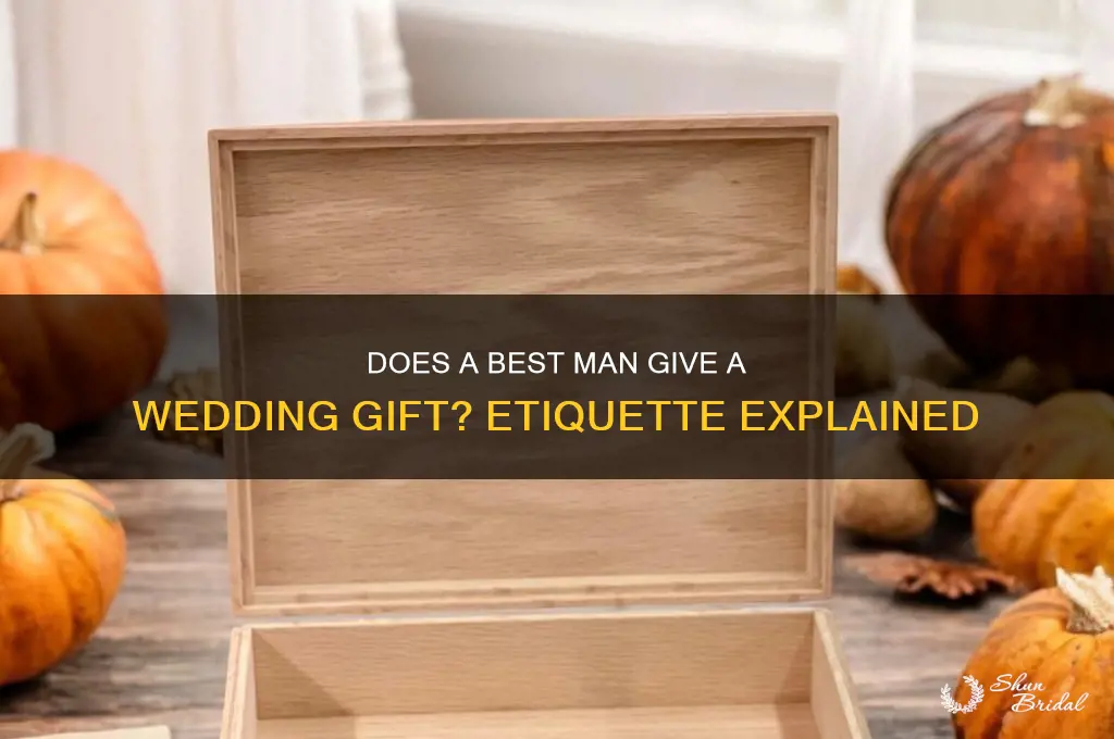 does a best man give a wedding gift