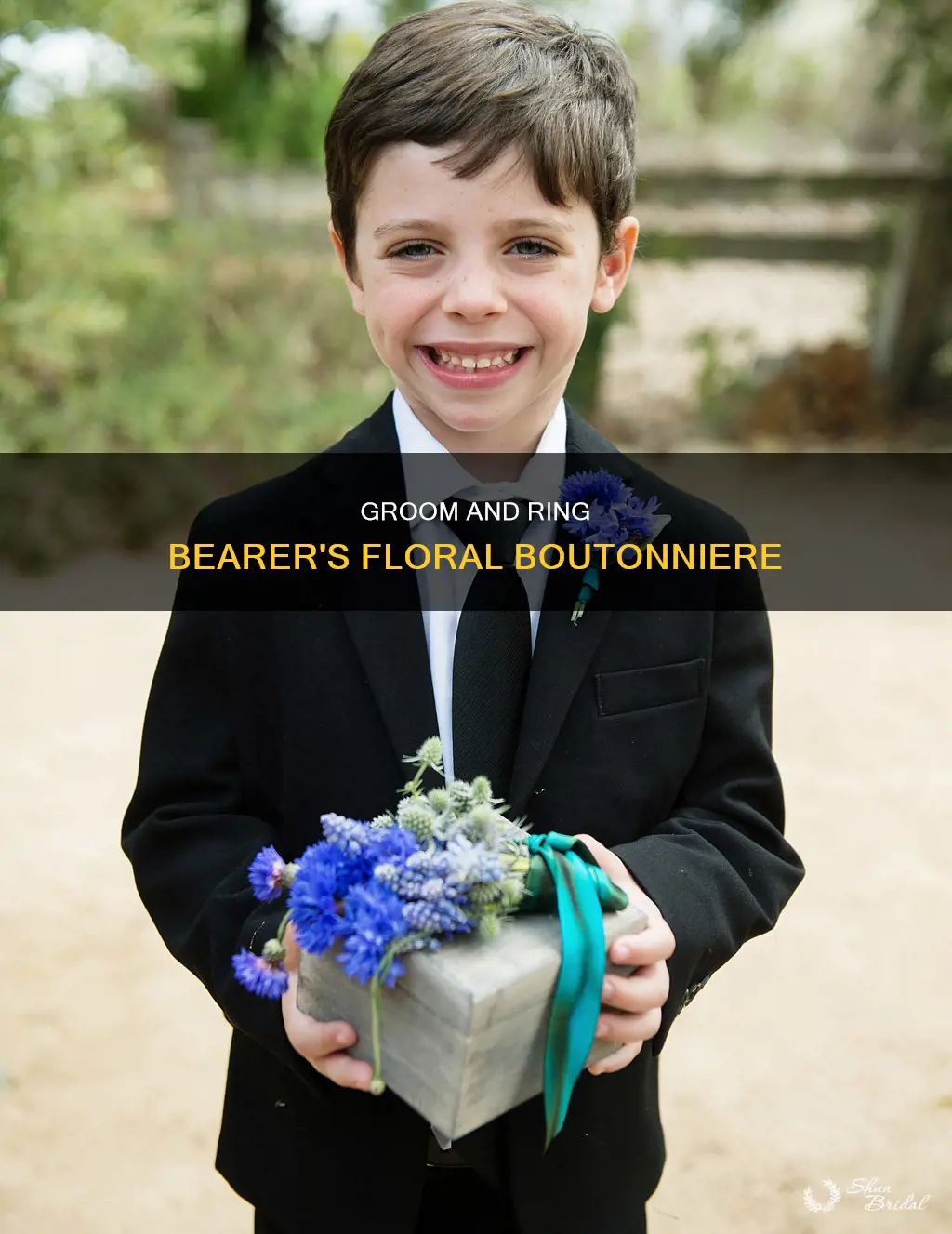 does a groom and ring bearer wear flowers