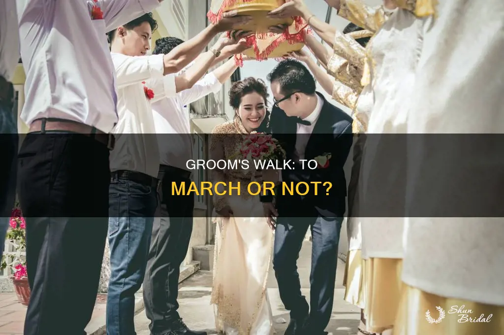 does groom walk up during wedding