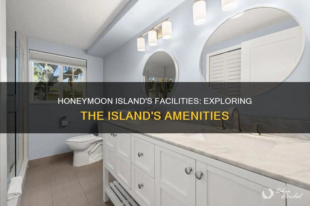 does honeymoon island have bathrooms