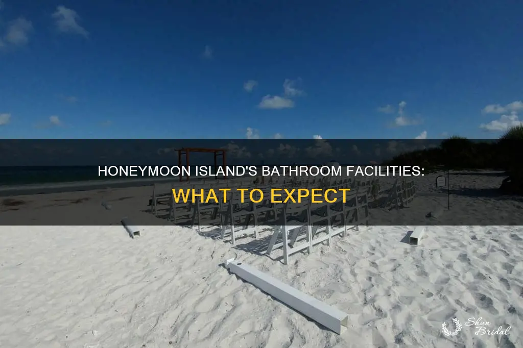 does honeymoon island have bathrooms