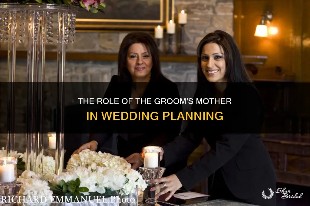 does the grooms mother help with wedding planning