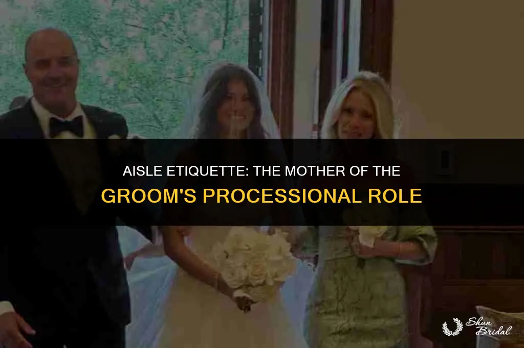 does the mother of the groom walk down the aisle