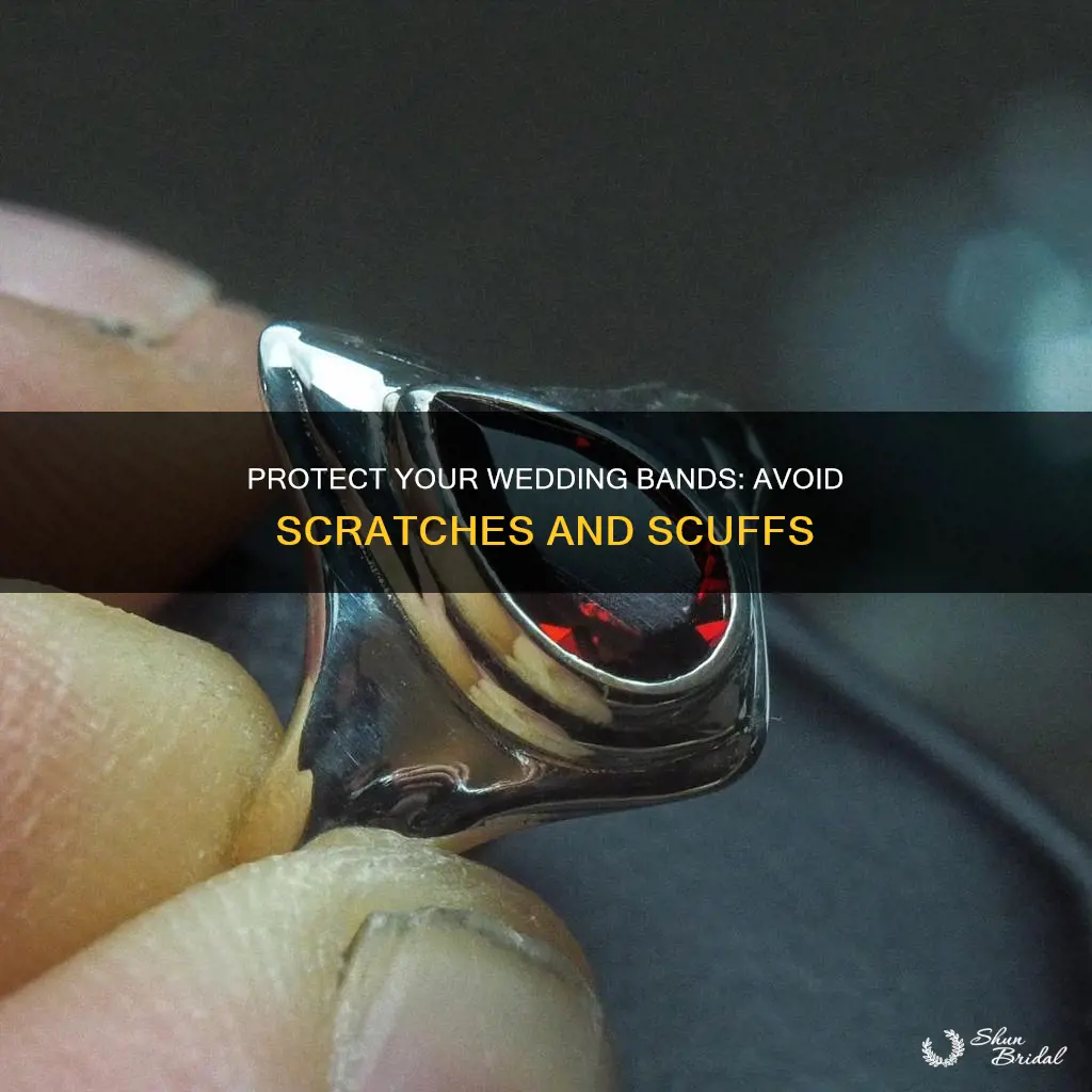 does your engagement ring scratch your wedding band