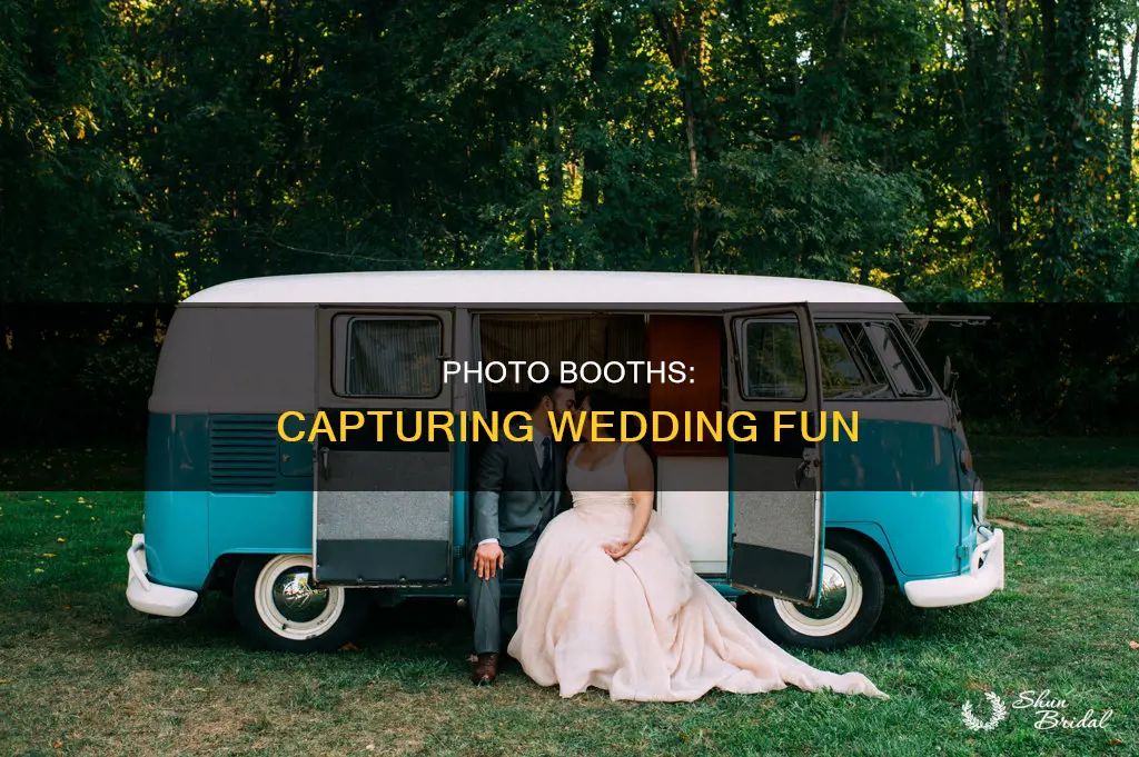 how do photo booths work at weddings