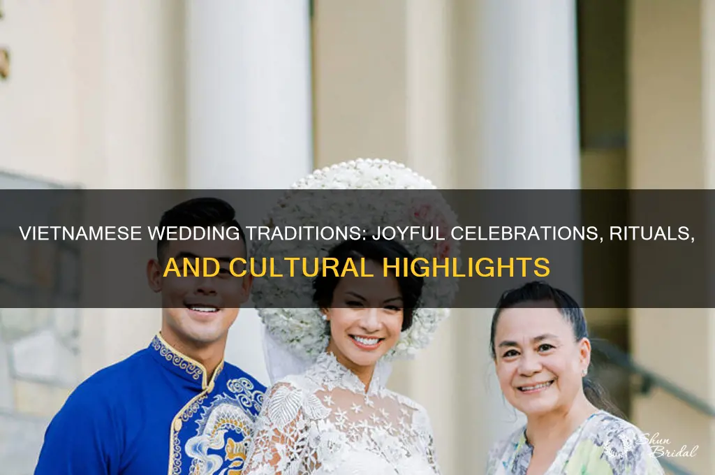 how do the vietnamese people celebrate at weddings