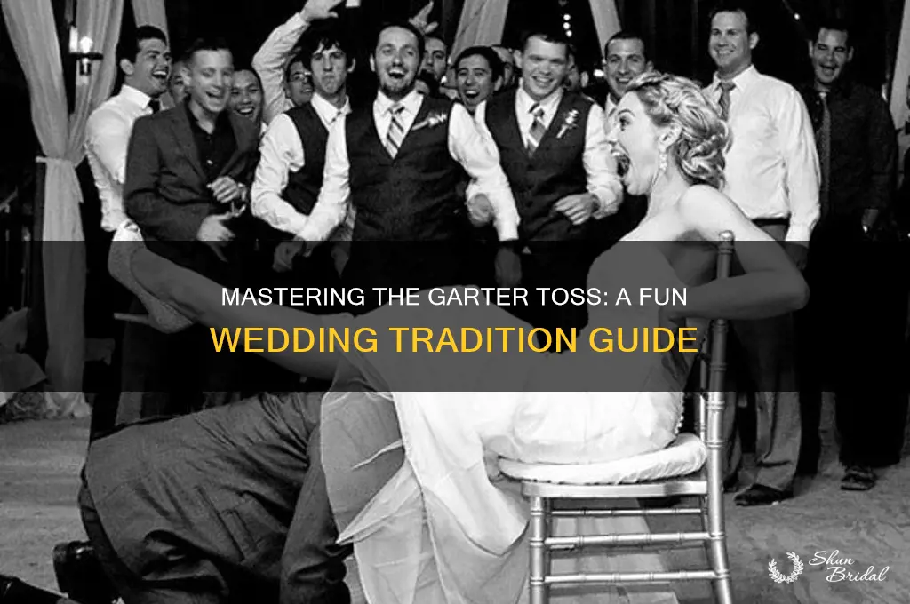 how do you do a garter toss for a wedding