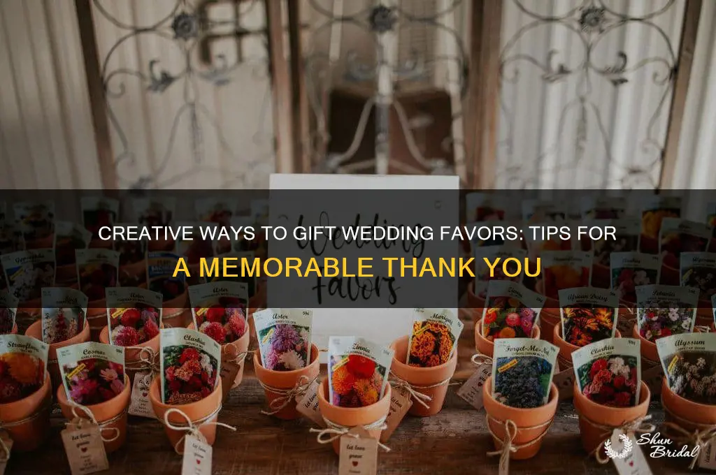 how do you gove your wedding favors