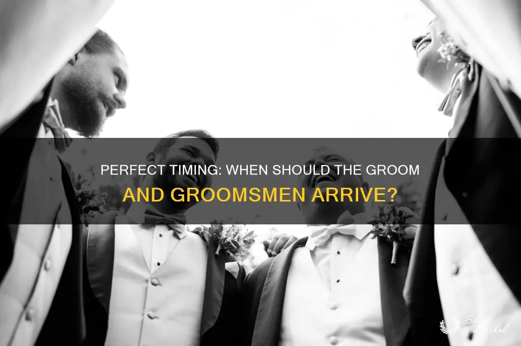 how early should groom and groomsmen arrive
