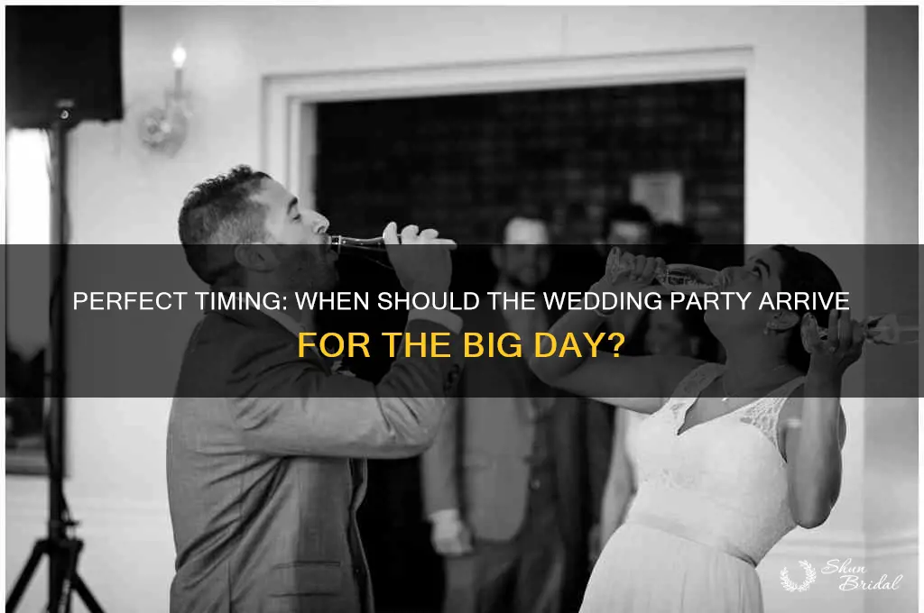 how early should wedding party arrive