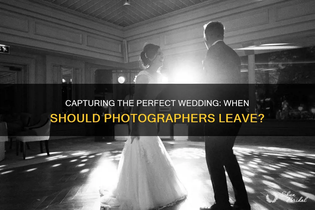 how late should photographer stay at wedding