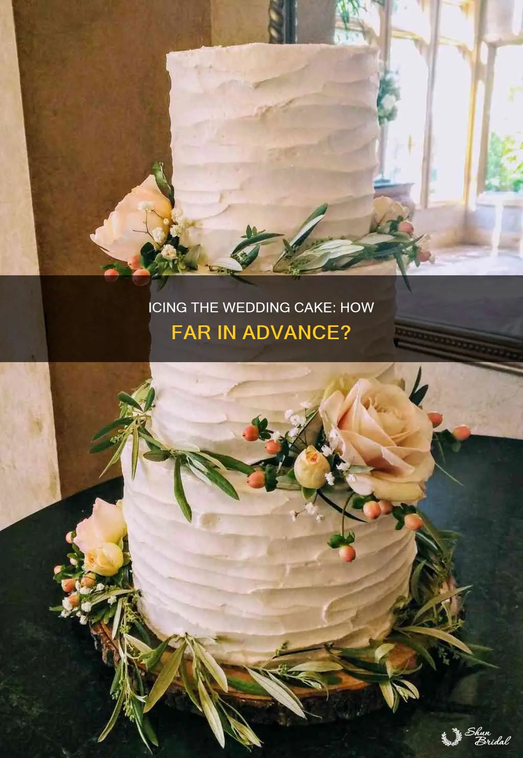 how long before the wedding should I ice the cake