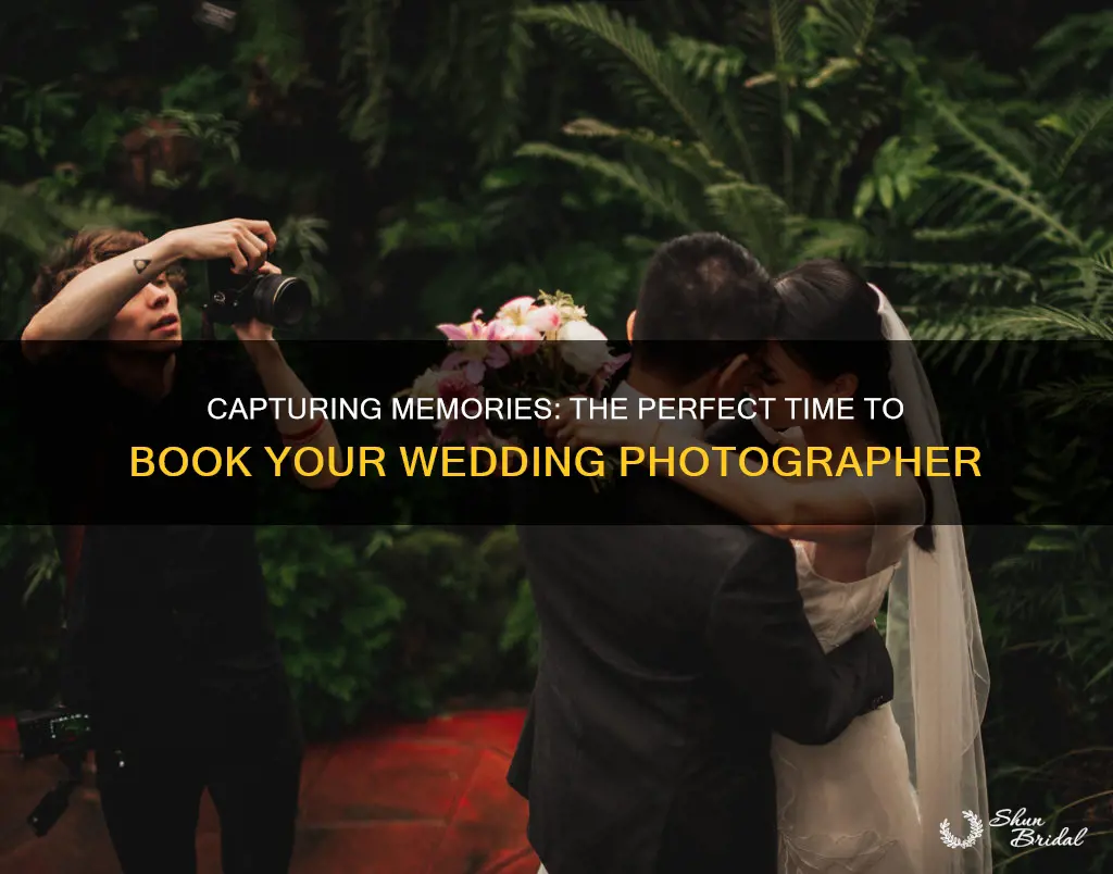 how long in advance to contact photographer for wedding